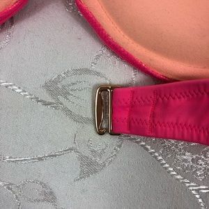 Victoria's Secret Swim - Victoria Secret Strapless Bikini Top Size 34 DD. Victoria's Secret Swim - Victoria Secret Strapless Bikini Top Size 34 DD.